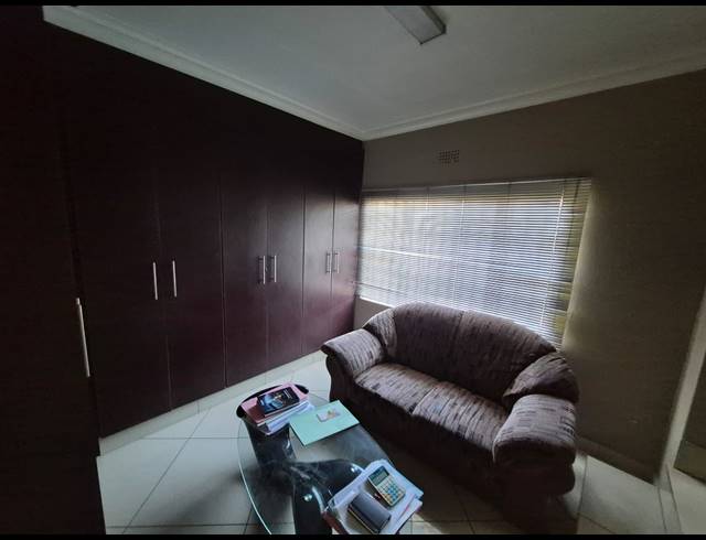 220M² OFFICE TO LET IN ALBERTON NORTH